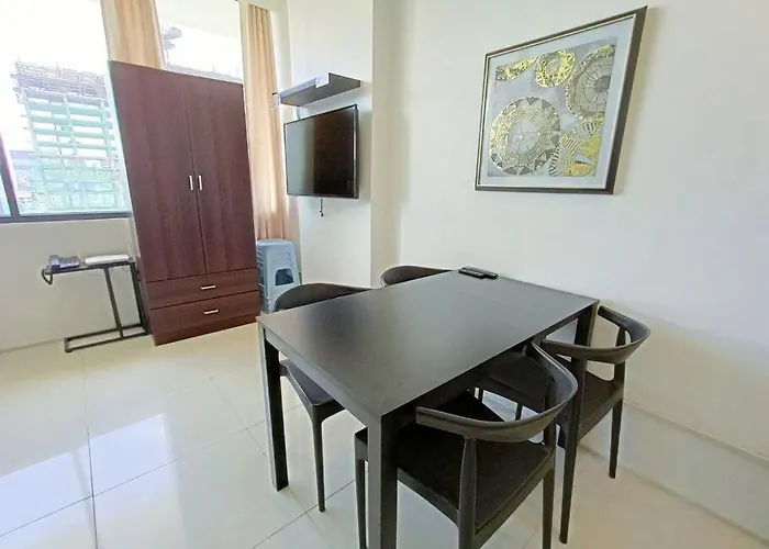 Apartment 17d Walking Distance To Ayala And It Park With Wifi